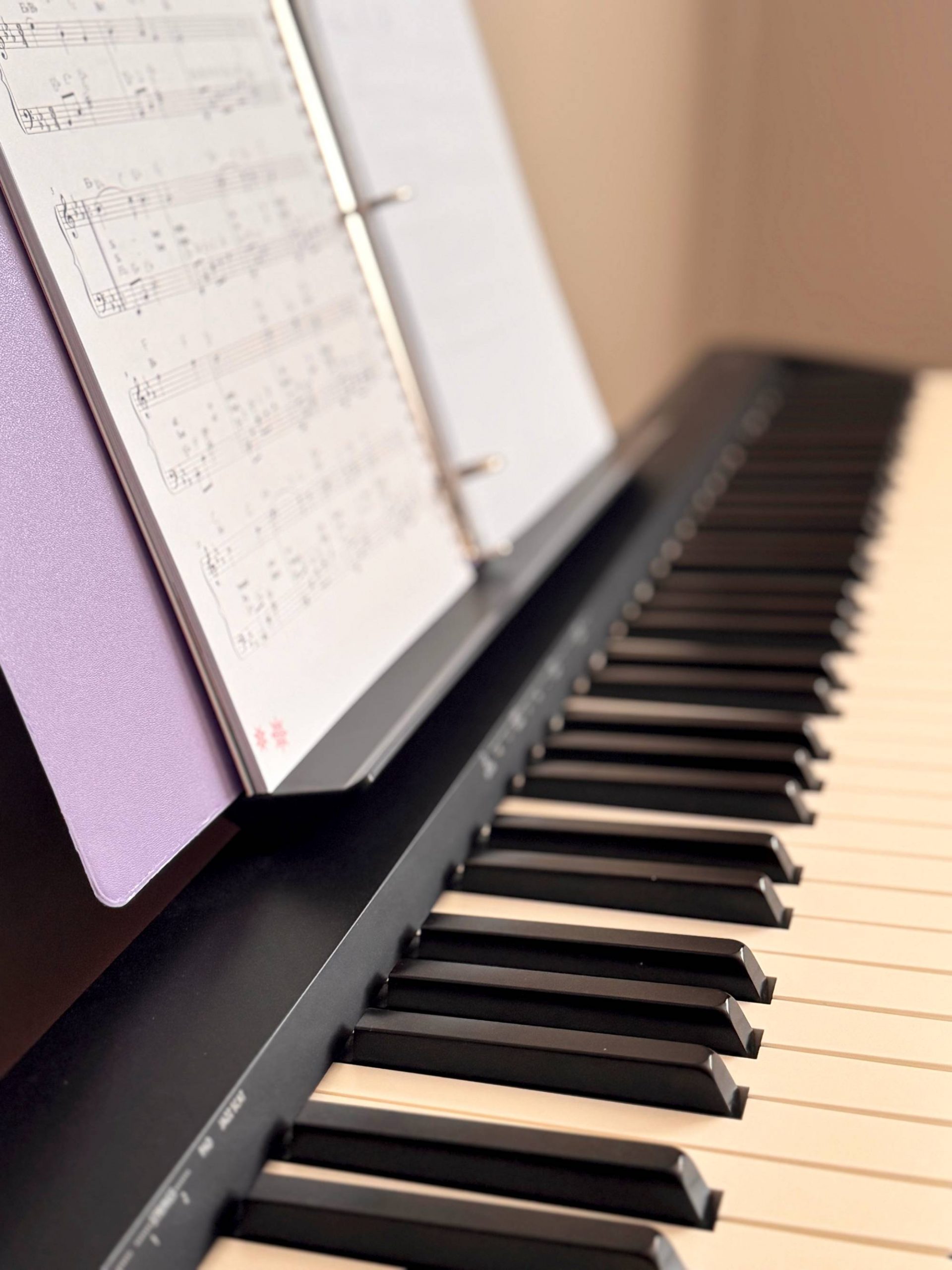 A simple guide to piano pedaling